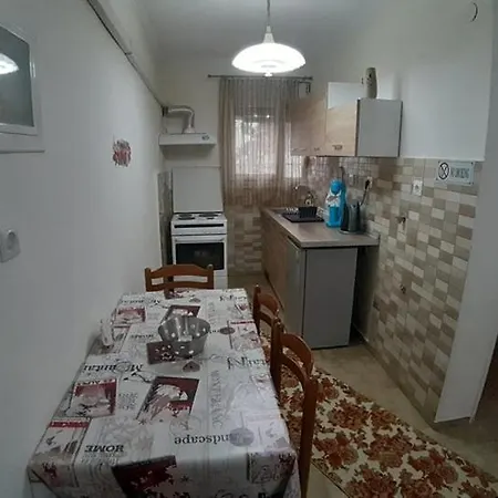 Kosta's 2 דירה