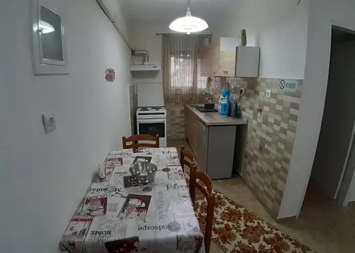 Kosta's 2 דירה